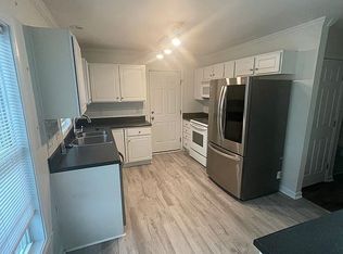 180 Bennington Dr, Raeford, NC 28376