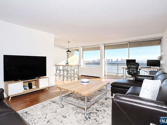 5th image of 4 Horizon Rd APT 1027