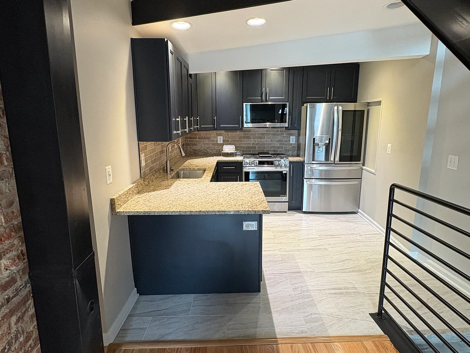 2 bed, 650 sqft, $1,950 — Photo 3