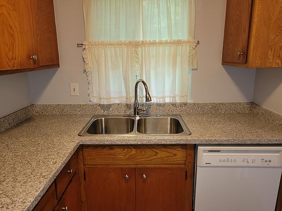 5th image of 140 Eastburn Ct APT 3