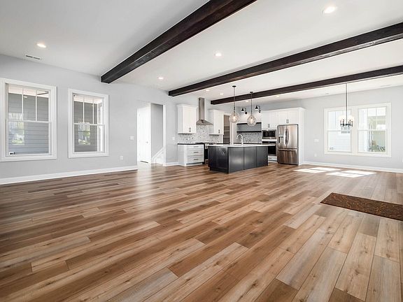 3rd image of 5543 Catalpa Dr