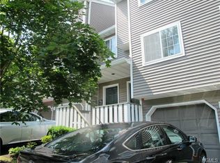 8 Viewpoint Ter, Nanuet, NY 10954