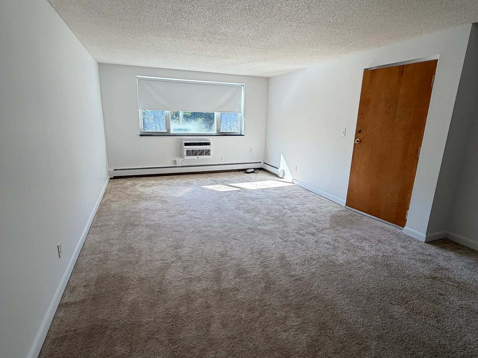 2 bed, 9999 sqft, $2,450 — Photo 3