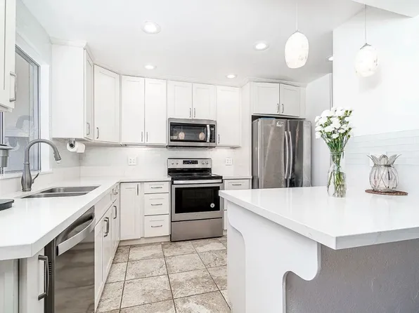 265 Kawaihae St #A102, Honolulu, HI 96825