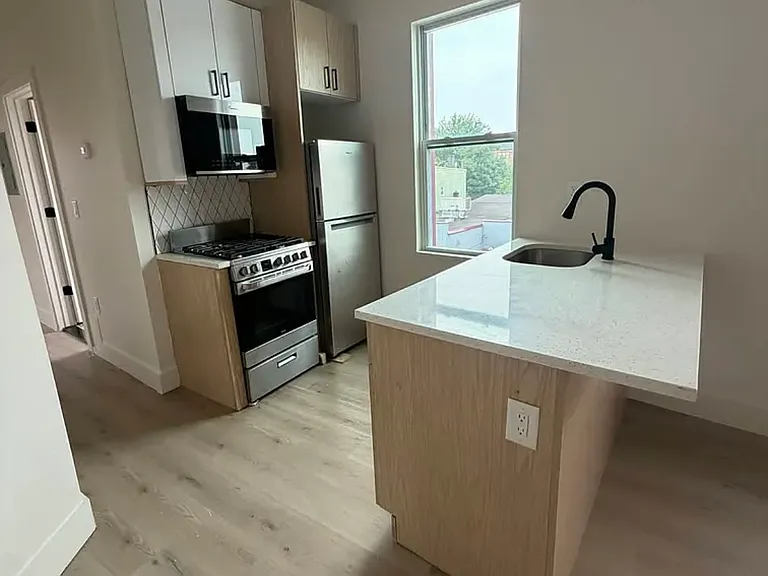 538 Westside Ave #3A — Photo 1