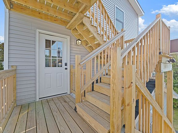 5th image of 238 Auburn Street
