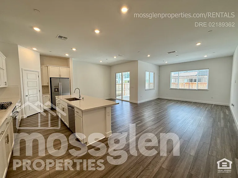 5666 Sailrock St — Photo 20