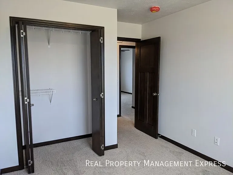 2218 S Ronsiek Ave — Photo 8