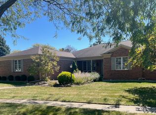 2701 Woodridge Rd, Champaign, IL 61822