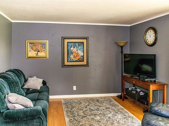 3rd image of 2217 W Wagner Ln