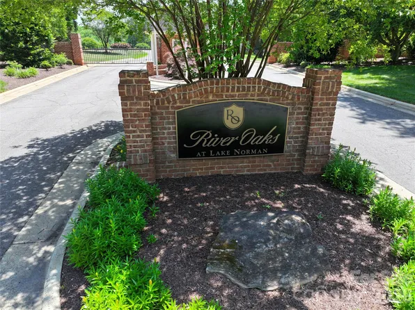 106 Kiowa Ct, Statesville, NC 28677