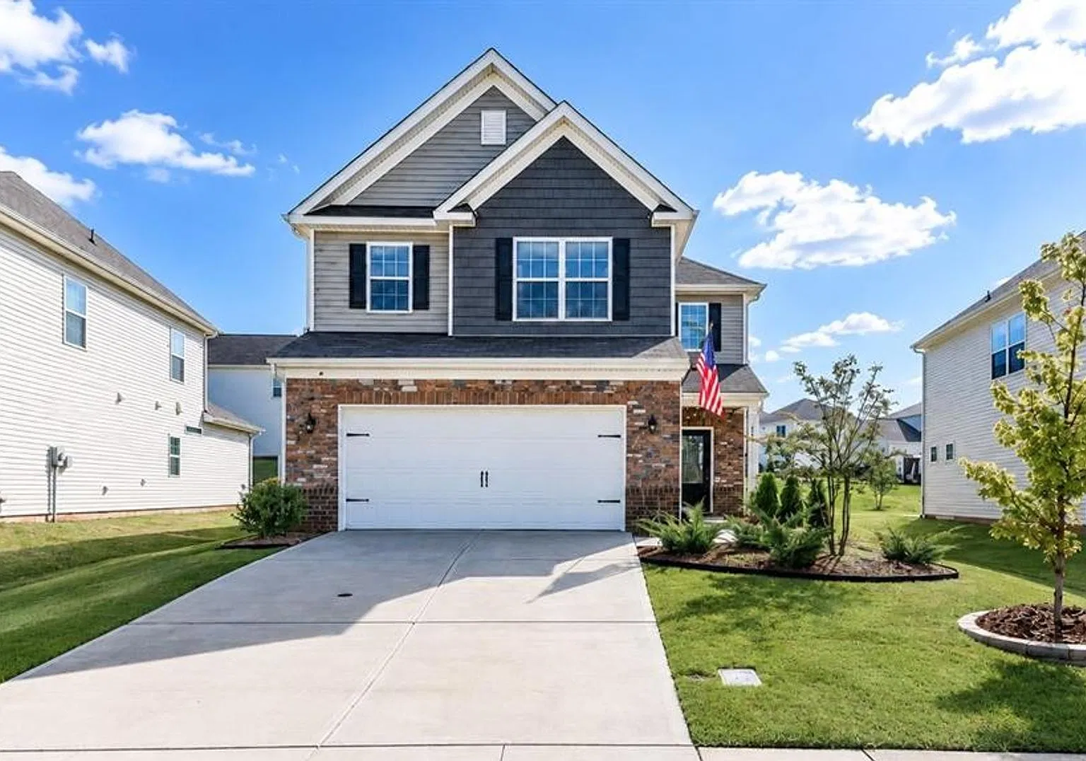 Beutiful Like-New Home in Mooresville — Photo 1