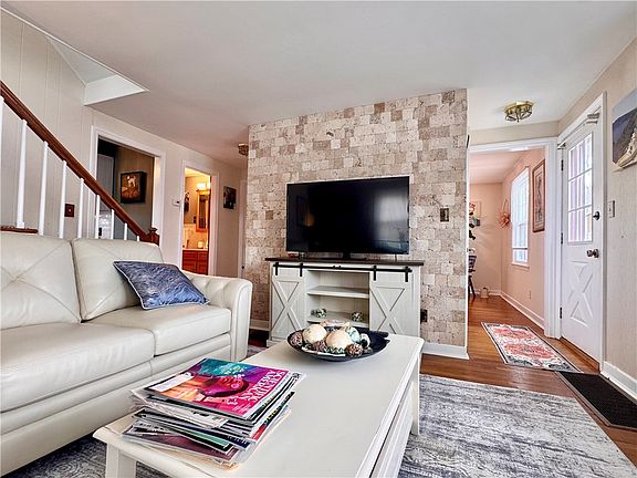 3rd image of 177 Bower Rd