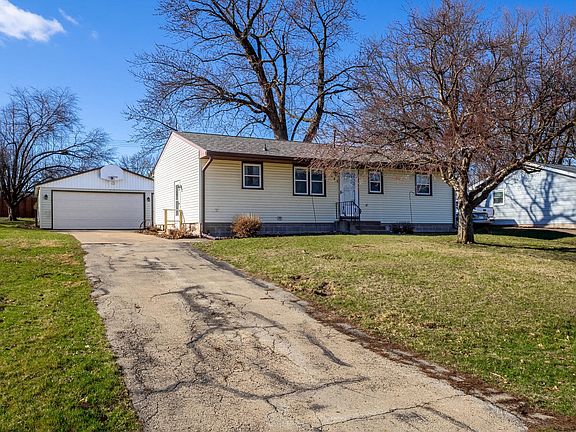 3rd image of 609 W Leclaire Rd