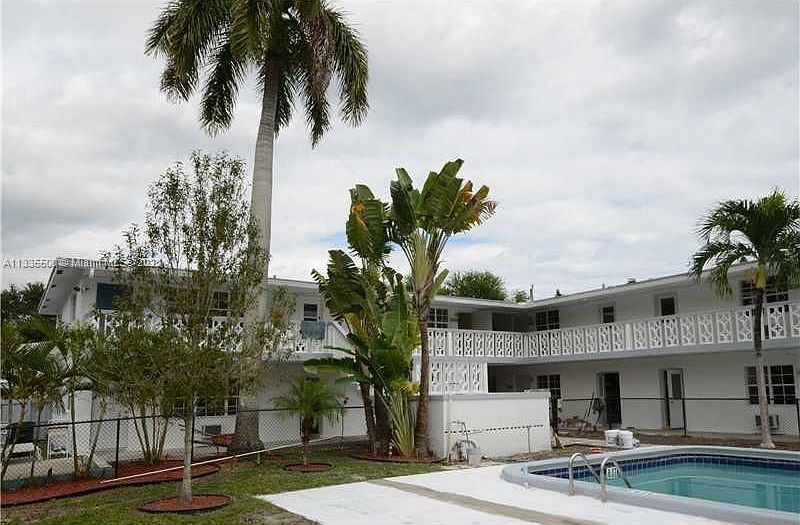 1st image of 626 SW 14th Ave APT 115