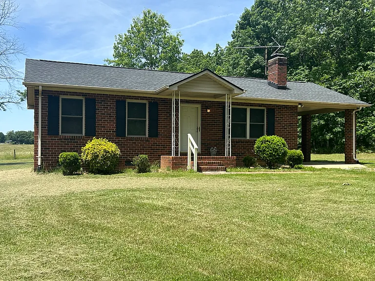 446 Lightwood Rd — Photo 3