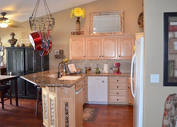 5th image of 440 Hickory Cir
