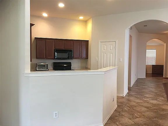 5th image of 3913 Hollow Lake Rd