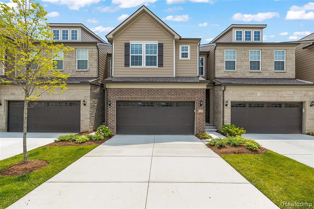 3 bed, 2.5 bath, 2165 sqft, $3,250 — Photo 1