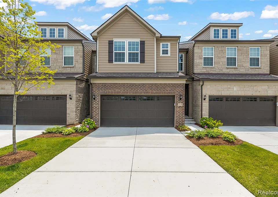 208 Addison Cir