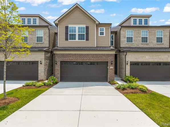 208 Addison Cir, Commerce Township, MI 48390