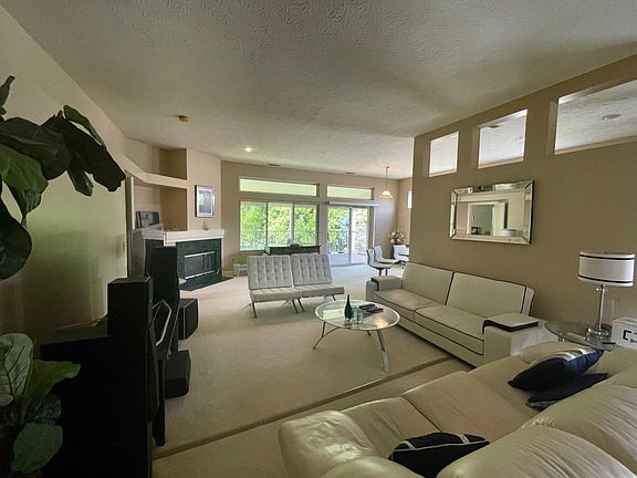 4th image of 853 Southmeadow Cir Unit 39