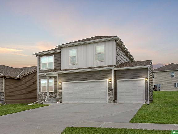 3rd image of 4438 Leawood Dr