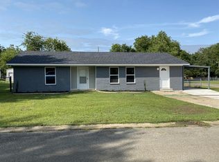 110 Elizabeth Ln, Blossom, TX 75416