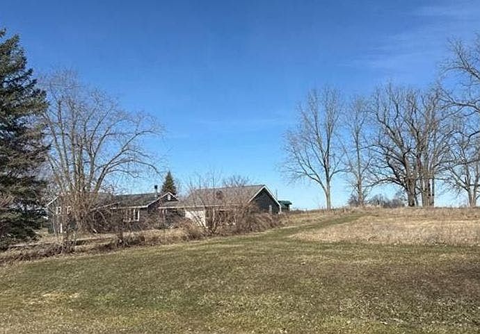 2nd image of 7900 Cadmus Rd