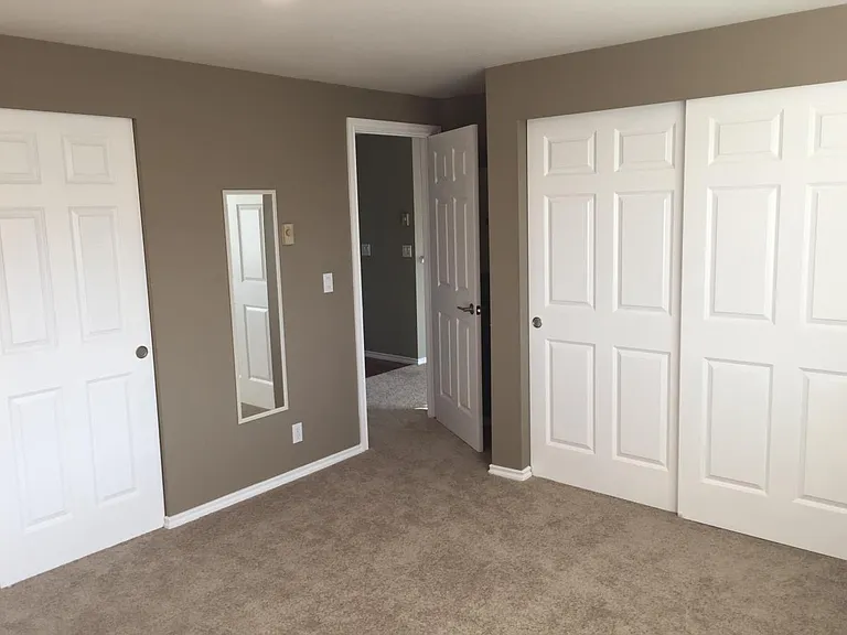 Bedroom entrance, 2 closets