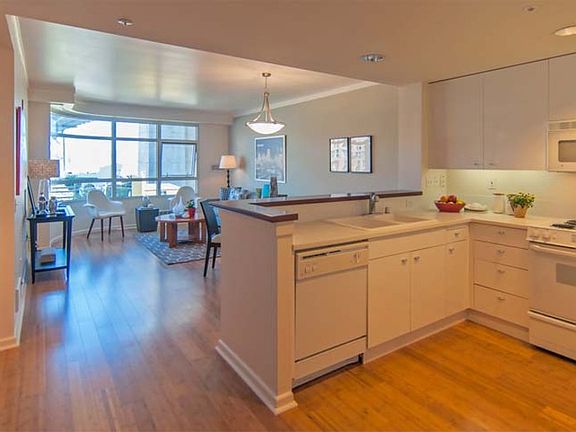 5th image of 403 Main St APT 402N