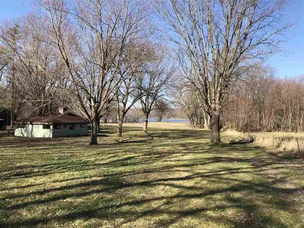 30615 Lakeshore Dr, Prairie Du Chien, WI 53821