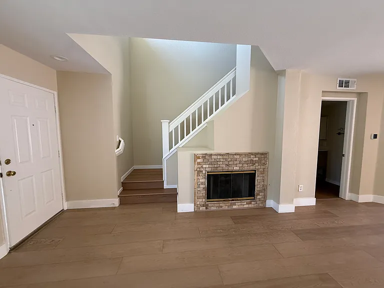 1010 E Chestnut St — Photo 9