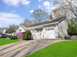 19 Thomas Powell Blvd, Farmingdale, NY 11735