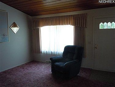 3rd image of 884 Sherwood Dr