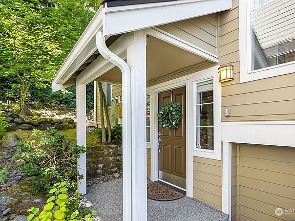 This home lives large for its 1888 sq ft.>