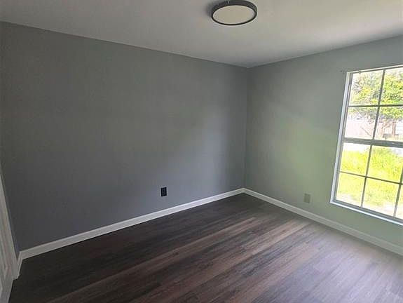 5th image of 2453 S Taylor Rd