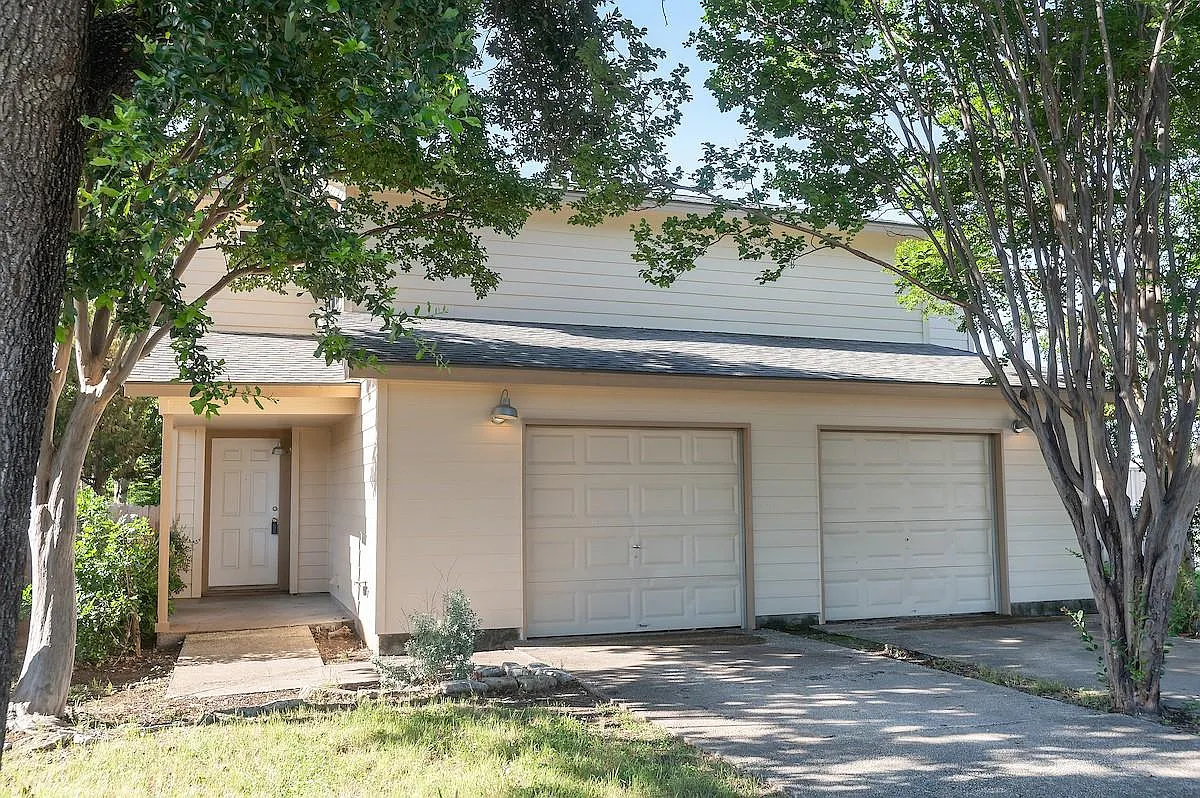 2 bed, 1.5 bath, 1150 sqft, $1,350 — Photo 2