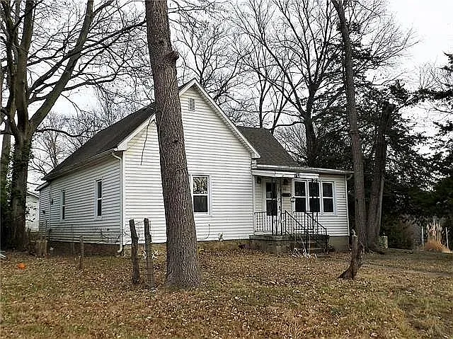 3 bed, 1.0 bath, 1248 sqft, $1,497 — Photo 3
