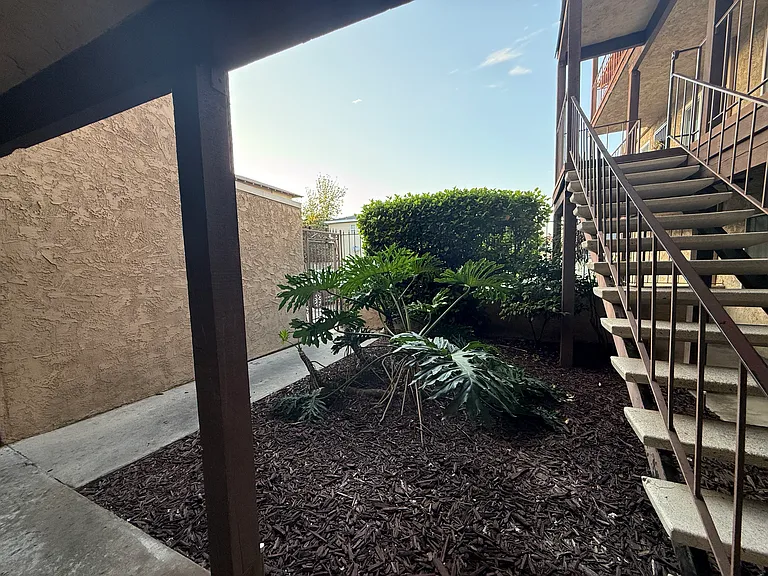 4240 Menlo Ave #12 — Photo 26