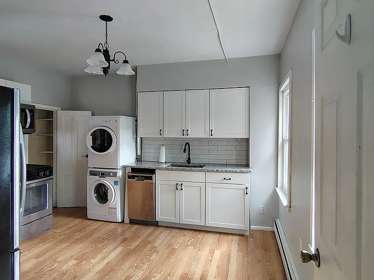 18 Scott Rd #2R — Photo 8