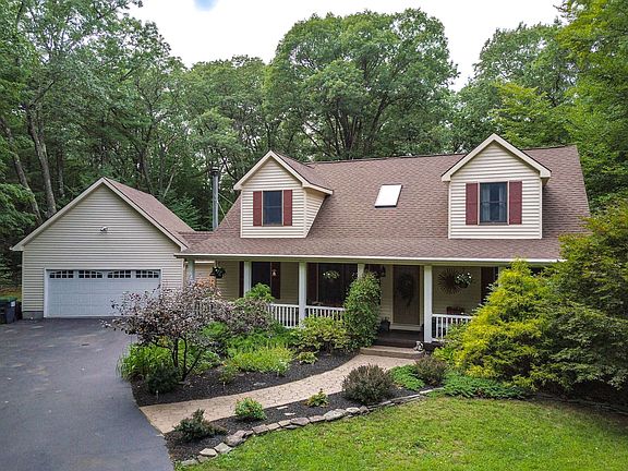 3rd image of 37 Barrington Dr