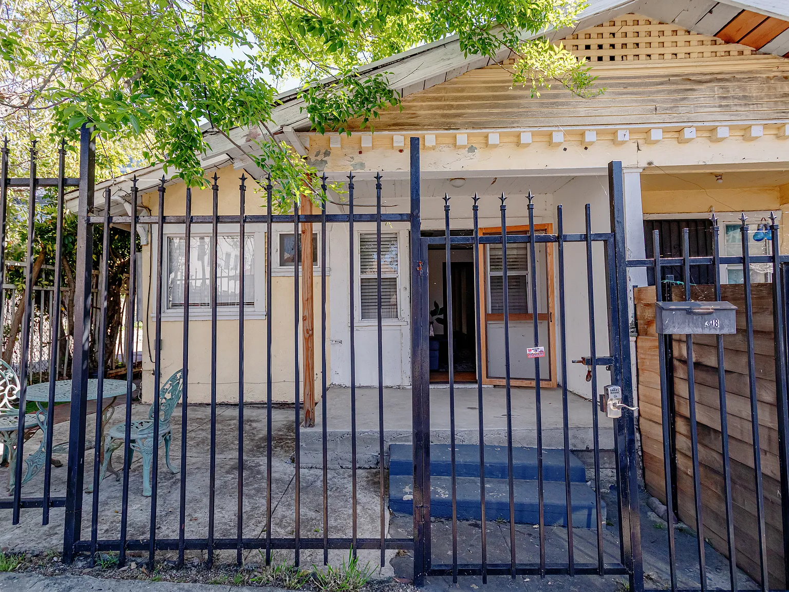2 bed, 702 sqft, $2,700 — Photo 1