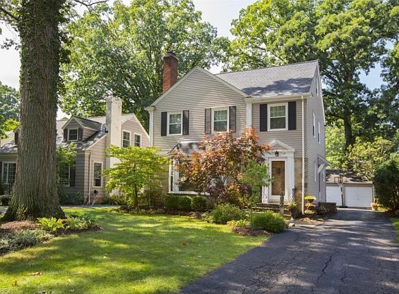 2nd image of 472 Lake Forest Dr