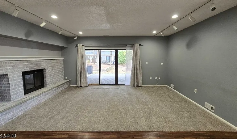 16 Lyon Ln — Photo 7