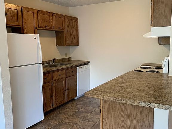 2nd image of 613 9th Ave S
