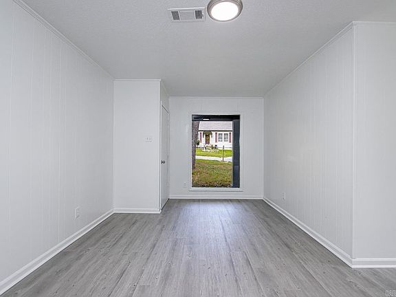 5th image of 615 Mimi Ln