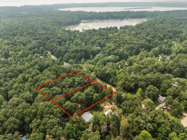 N6966 Lynwood Dr #13, Shawano, WI 54166