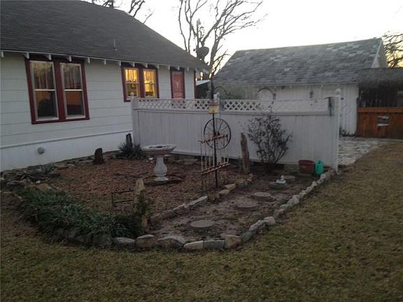 5th image of 901 W Paine Ave