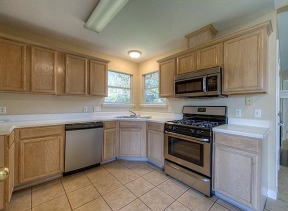 4th image of 11610 Maybach Dr